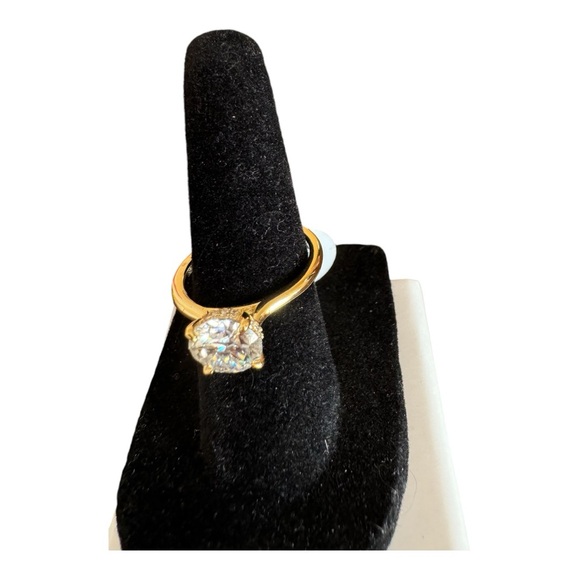 Stunning 2 carat engagement ring. Size 7 NEW - Picture 3 of 9